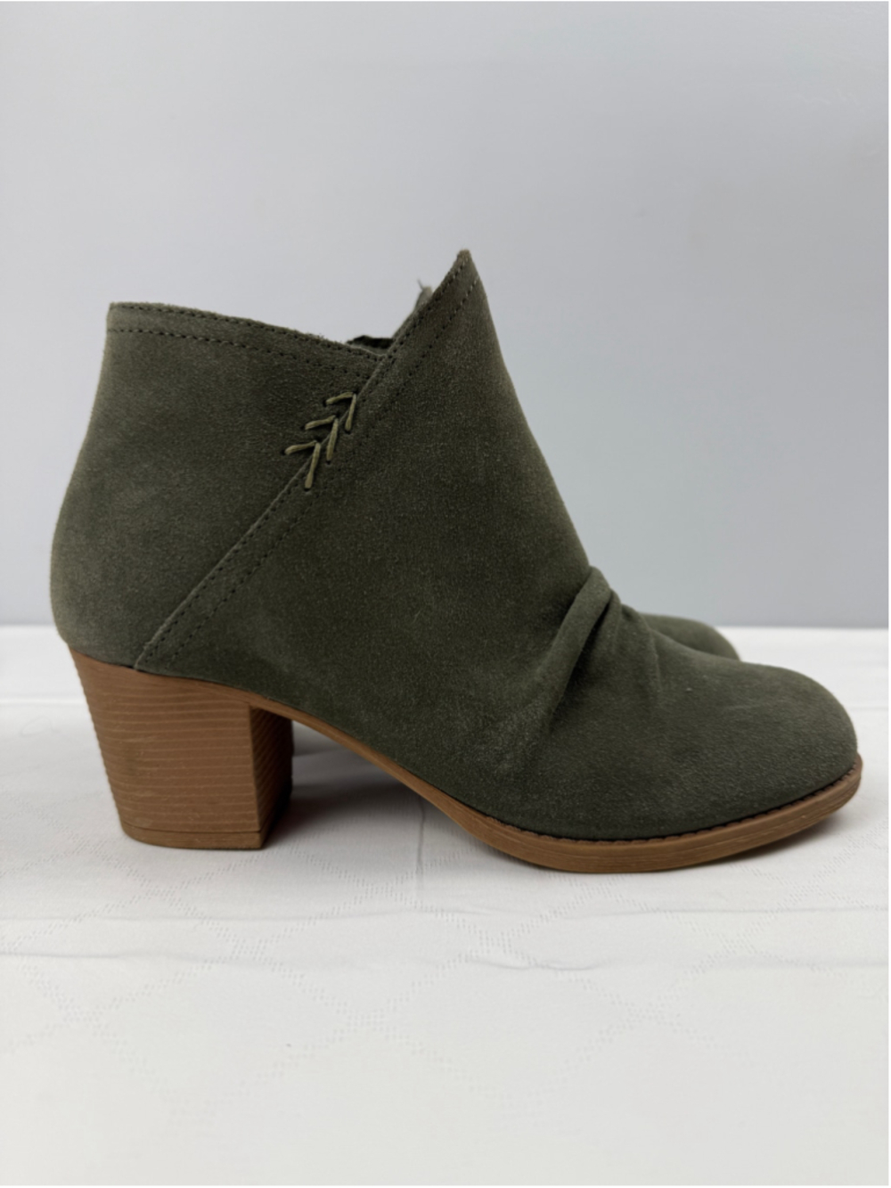 Skechers Women's Taxi-Western City Ankle Boots olive green size 7.5